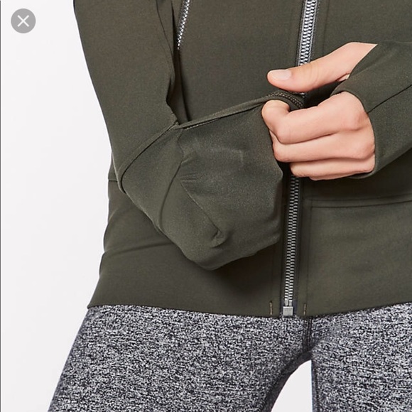 Great condition lululemon contour jacket sz 8 olive - Picture 5 of 7